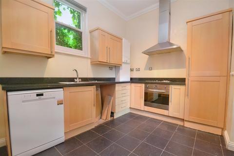 2 bedroom flat to rent, Poole