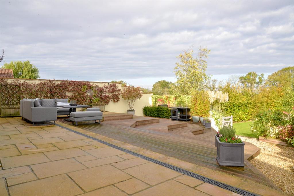 Rear Garden 1.jpg