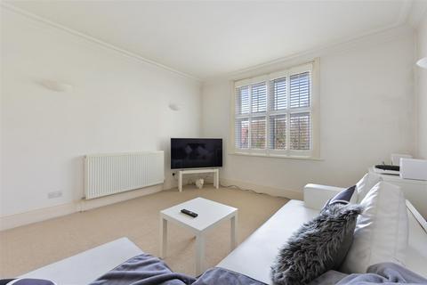 2 bedroom flat to rent, Tower Road Tadworth Surrey