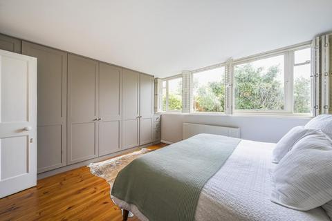 4 Sanderstead Close, London, SW12 0AQ