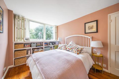 4 Sanderstead Close, London, SW12 0AQ