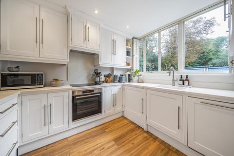 4 Sanderstead Close, London, SW12 0AQ