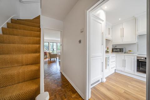 4 Sanderstead Close, London, SW12 0AQ