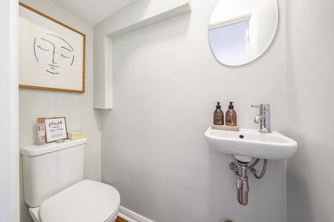 4 Sanderstead Close, London, SW12 0AQ