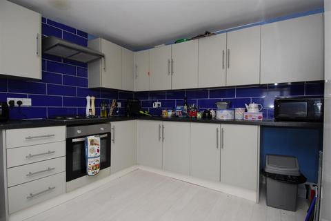 3 bedroom flat to rent, Hill Park Crescent, Flat 2, Plymouth PL4