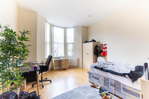 3 bedroom apartment to rent, £140pppw - Osborne Road, Jesmond, Newcastle Upon Tyne