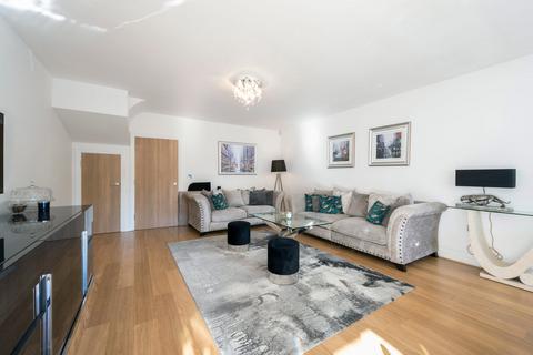 3 bedroom end of terrace house for sale, Trenchard Close, Hersham Village, KT12