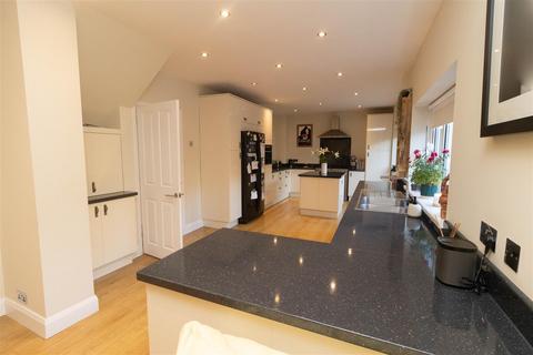 4 bedroom semi-detached house for sale, Kennersdene, Tynemouth