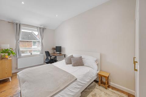 413 Garratt Lane, London, SW18 4SL