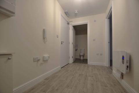 2 bedroom flat to rent, St. James Street, Newport PO30