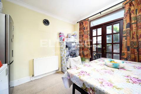 3 bedroom terraced house for sale, Chelsea Close, Middlesex HA8