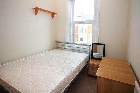 3 bedroom flat to rent, £130pppw - Oakland Road, Jesmond, Newcastle Upon Tyne