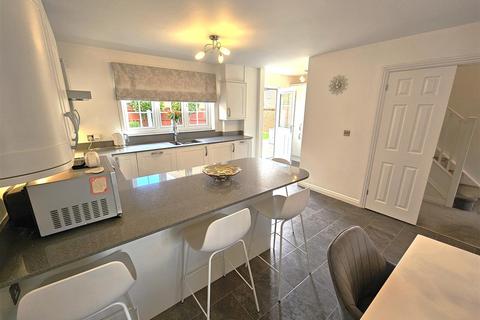 4 bedroom detached house for sale, Woodland Walk, Aldershot