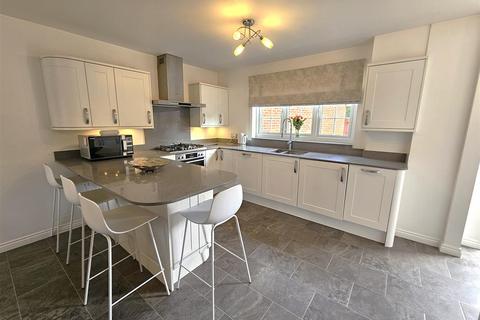 4 bedroom detached house for sale, Woodland Walk, Aldershot