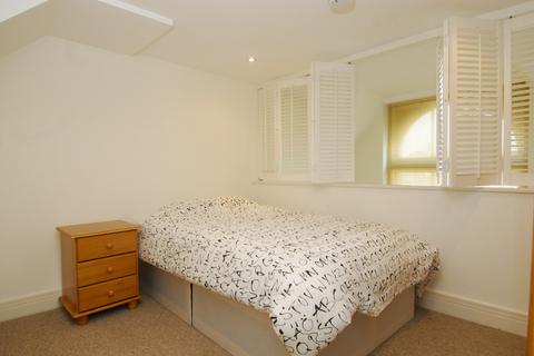 3 bedroom house share to rent, 20 Regent street, Flat 35