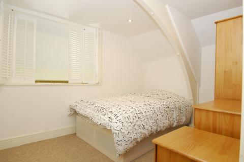 3 bedroom house share to rent, 20 Regent street, Flat 35