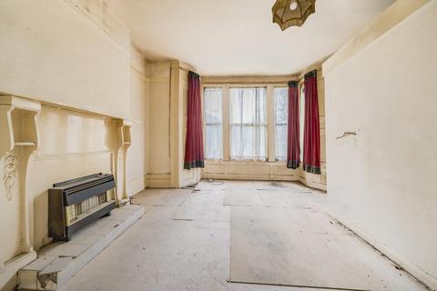 Studio for sale, Endymion Road, Stroud Green