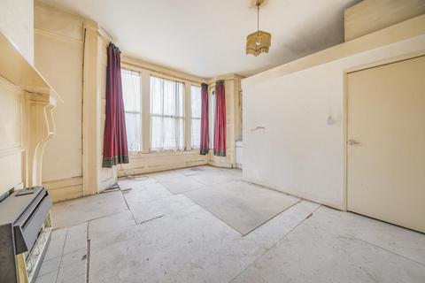 Studio for sale, Endymion Road, Stroud Green