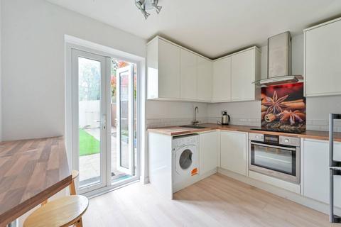 2 bedroom flat to rent, Griffiths Road, Wimbledon, London, SW19