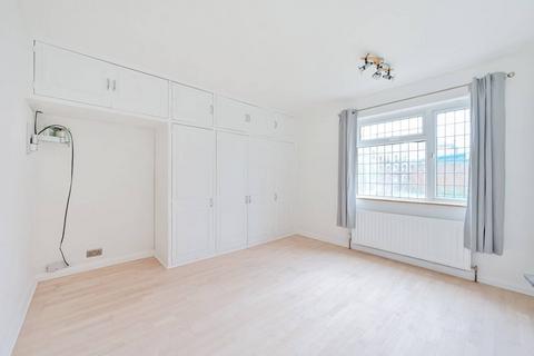 2 bedroom flat to rent, Griffiths Road, Wimbledon, London, SW19