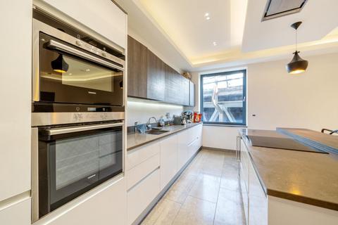 3 bedroom flat for sale, Glasshill Street, London