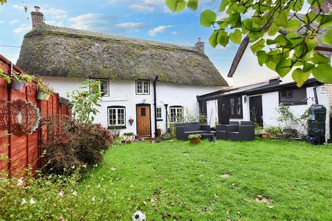 3 bedroom cottage for sale, Blandford Road, Shillingstone