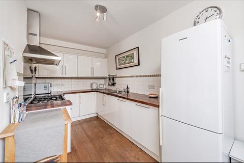 2 bedroom apartment to rent, Highbury Hill, London, N5