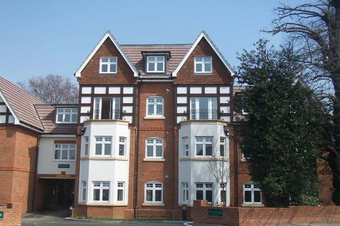 2 bedroom flat to rent, Charlemont House, Ewell KT17