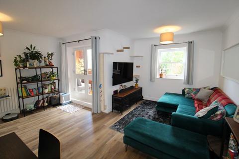 2 bedroom flat to rent, Cavendish Place, Farnham GU10