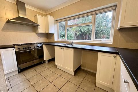 4 bedroom detached house to rent, St Michael Road, Lichfield, WS13