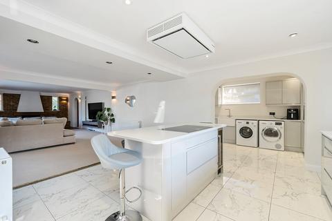 1 Old Westhall Close, Warlingham, CR6 9HR