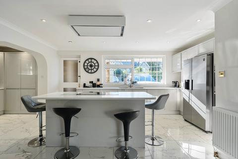 1 Old Westhall Close, Warlingham, CR6 9HR