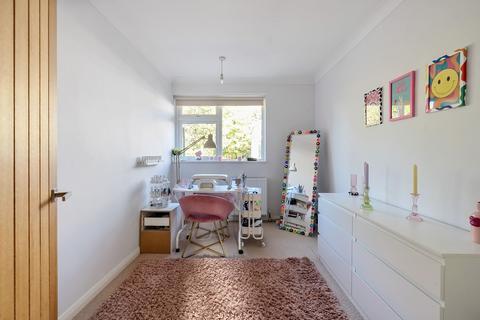 1 Old Westhall Close, Warlingham, CR6 9HR