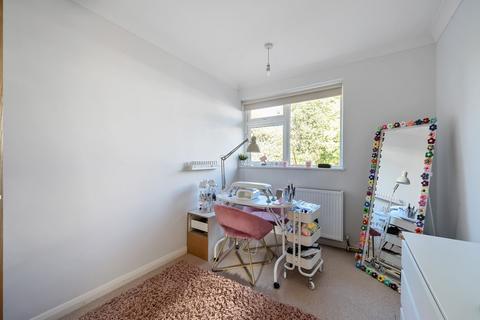 1 Old Westhall Close, Warlingham, CR6 9HR