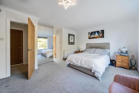 1 Old Westhall Close, Warlingham, CR6 9HR