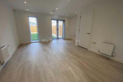 3 bedroom house to rent, Ribot Walk, Salford M6