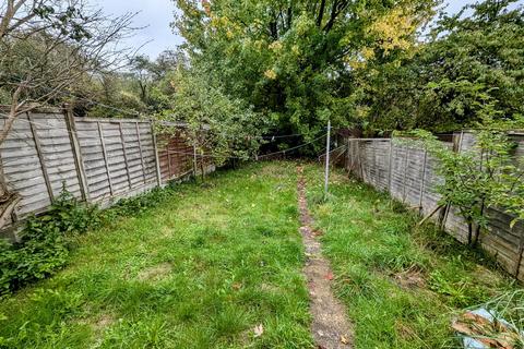 4 bedroom terraced house for sale, Croyde Avenue, Corby NN18