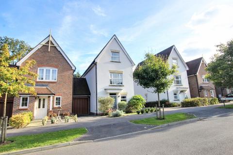 88 Renfields, Haywards Heath, RH16 4TG