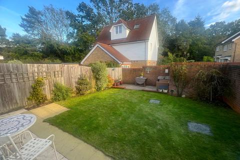 88 Renfields, Haywards Heath, RH16 4TG
