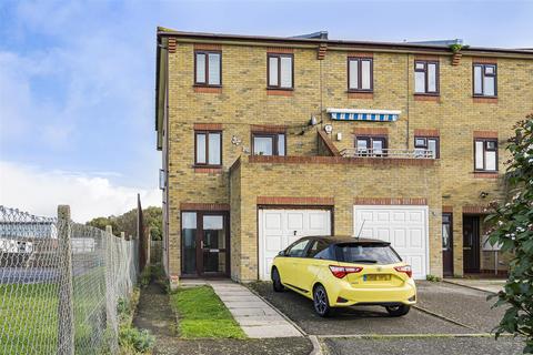 10 Clayfields, Peacehaven, BN10 7PB