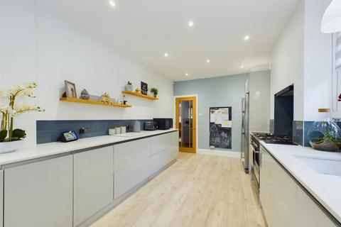 27 Barnwood Avenue, Gloucester, GL4 3AB