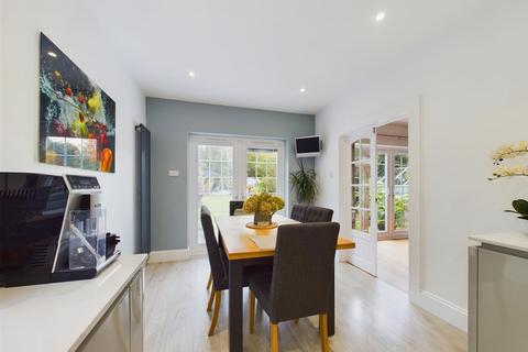 27 Barnwood Avenue, Gloucester, GL4 3AB