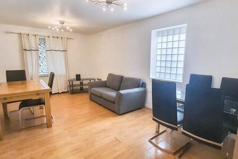 Flat to rent, Reid Close, Hayes UB3