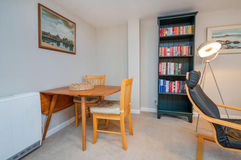 16/25 Chapel Lane, Edinburgh, EH6 6SG