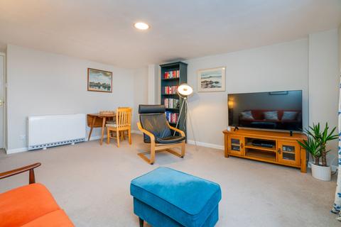 16/25 Chapel Lane, Edinburgh, EH6 6SG