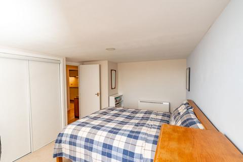 16/25 Chapel Lane, Edinburgh, EH6 6SG