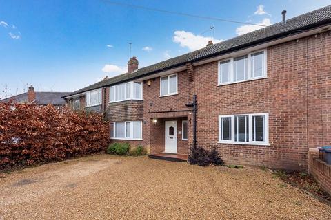 4 bedroom terraced house to rent, London Road, Datchet SL3