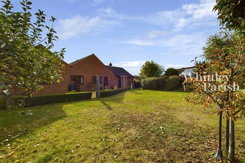 3 bedroom detached bungalow for sale, Brewsters, Norwich NR16