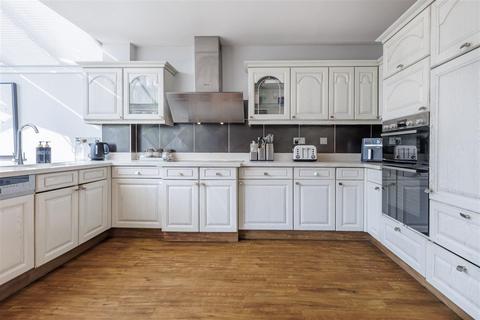 28 Station Road, Epping, CM16 4HN
