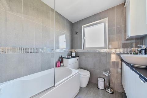 4 bedroom terraced house for sale, Chaucer Close,  London,  N11